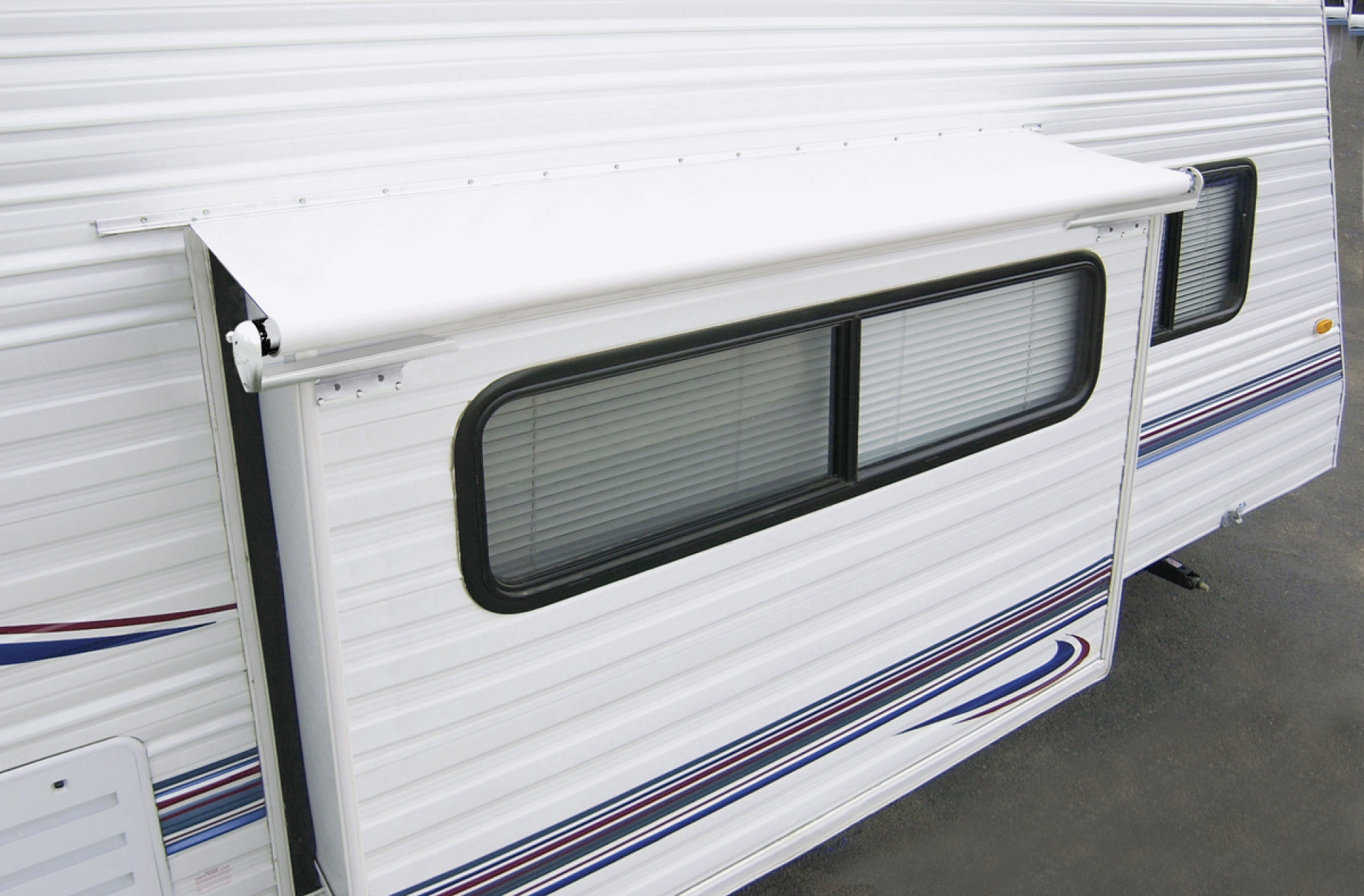 CAREFREE OF COLORADO | UQ0610025 | SIDEOUT KOVER III AWNING 54" - 61" ROOF RANGE WHITE VINYL FABRIC & DEFLECTOR