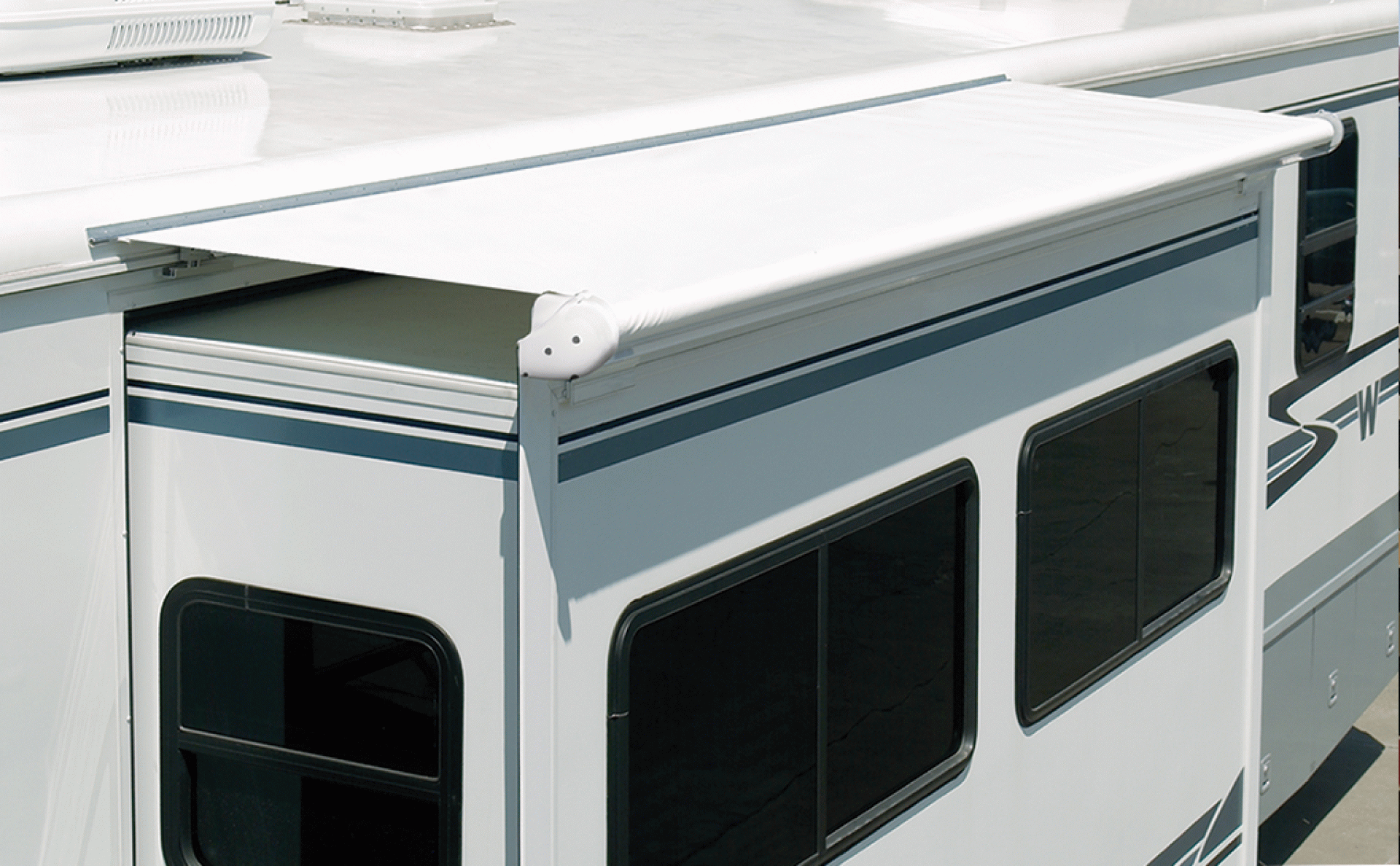 CAREFREE OF COLORADO | UQ1210025 | SIDEOUT KOVER III AWNING 118" - 121" ROOF RANGE WHITE VINYL FABRIC & DEFLECTOR