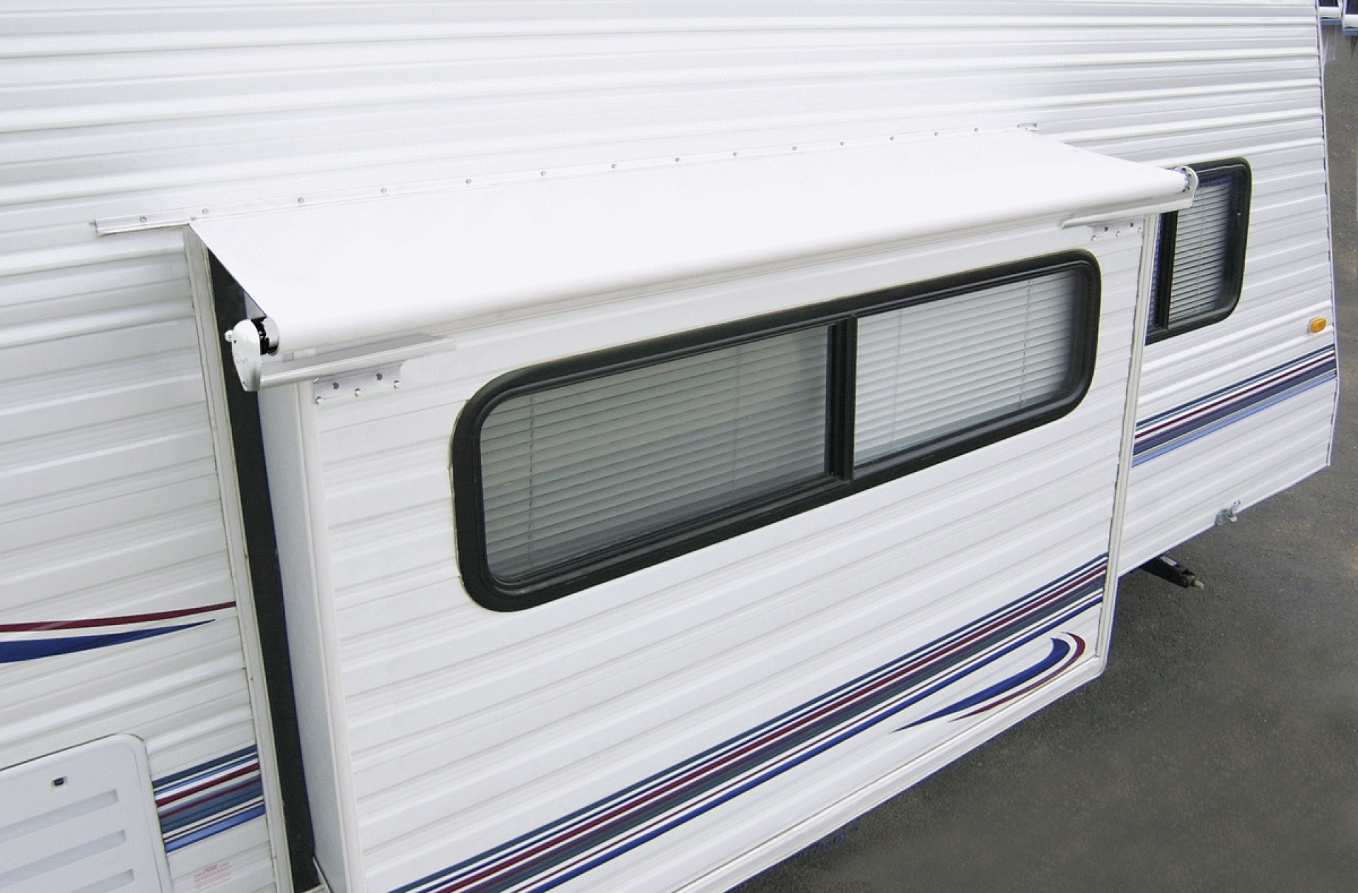 CAREFREE OF COLORADO | LH1210042 | SLIDEOUT COVER AWNING 114" - 121.9" ROOF RANGE WHITE VINYL